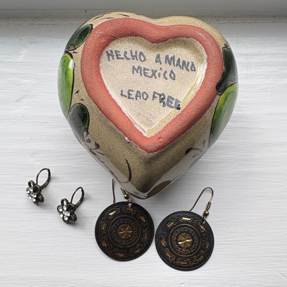 Vintage BUNDLE Mexican earrings. New! Mexican ceramic hand painted box included.